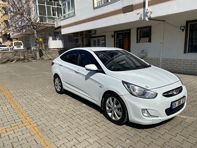 HYUNDAI ACCENT BLUE