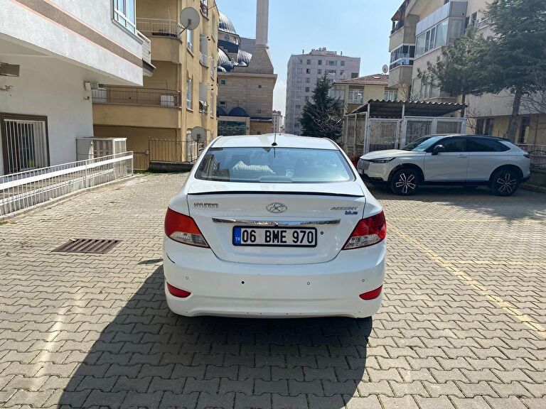 HYUNDAI ACCENT BLUE