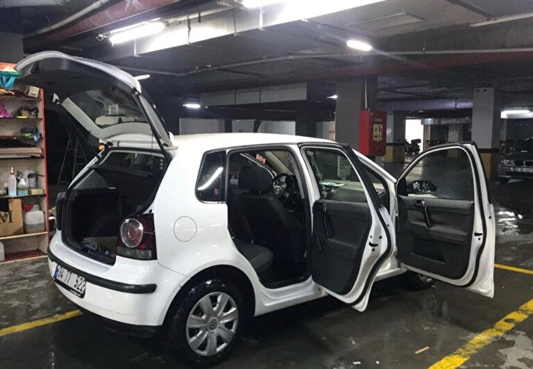 VOLKSWAGEN POLO
