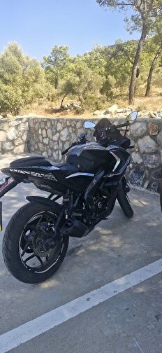 Bajaj Pulsar RS 200