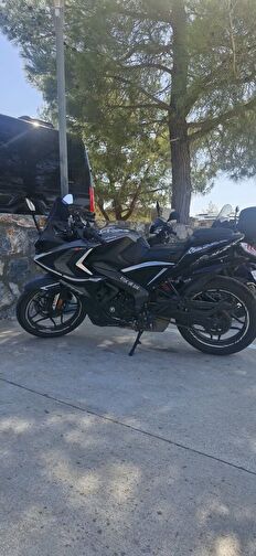 Bajaj Pulsar RS 200