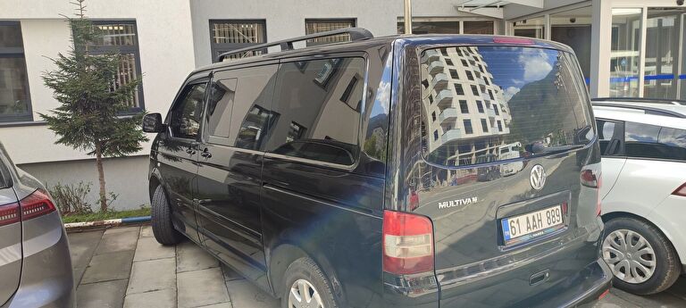 VOLKSWAGEN MULTIVAN