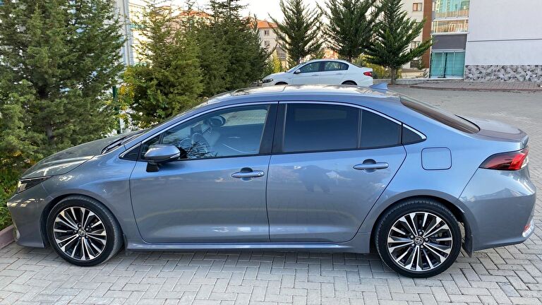 TOYOTA COROLLA