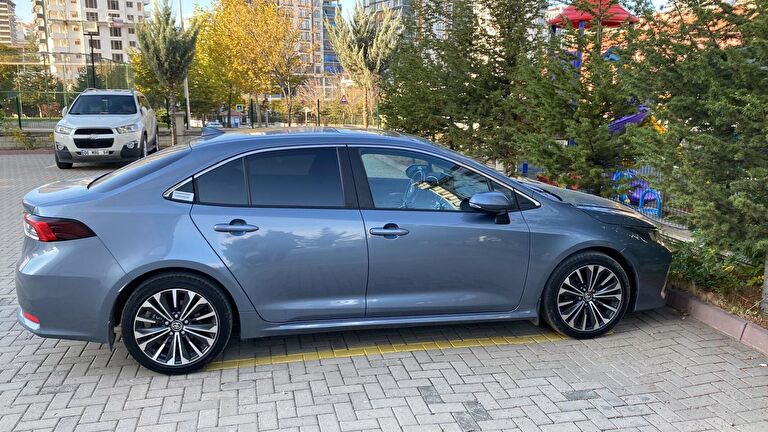 TOYOTA COROLLA