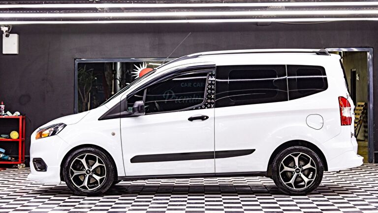 FORD TOURNEO COURIER