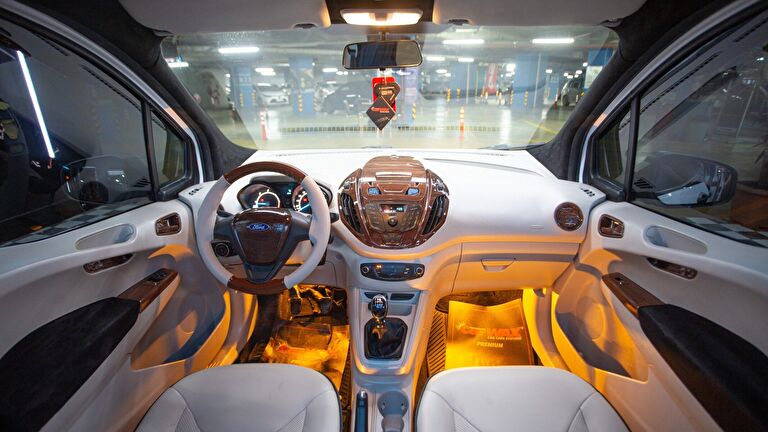 FORD TOURNEO COURIER