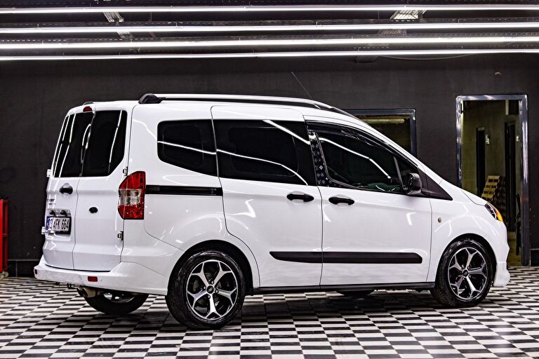 FORD TOURNEO COURIER