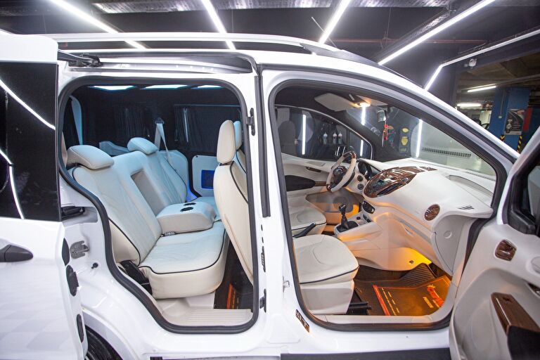 FORD TOURNEO COURIER