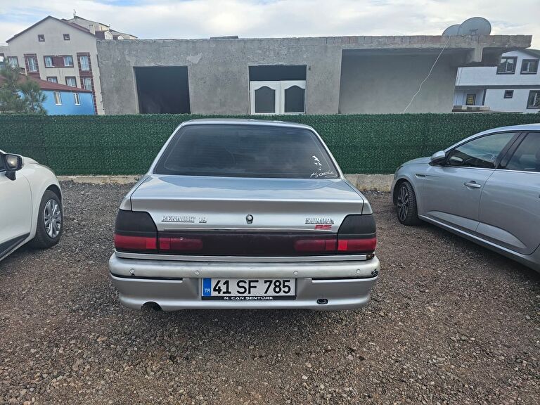 RENAULT 19