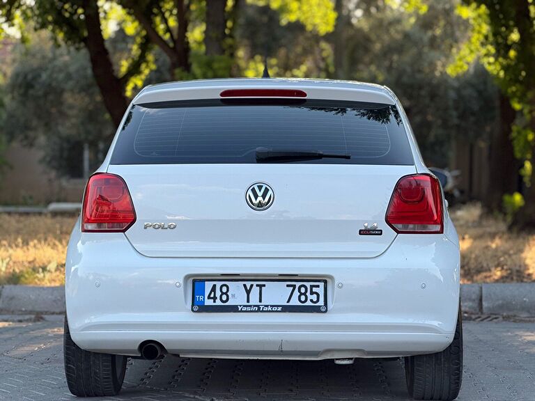 VOLKSWAGEN POLO