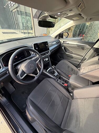 VOLKSWAGEN T-ROC