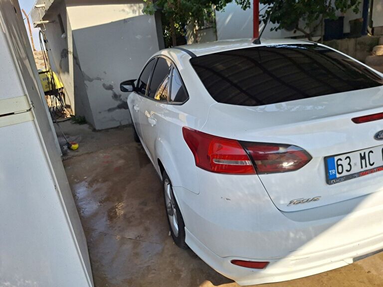 FORD FOCUS
