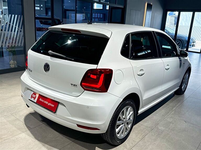 VOLKSWAGEN POLO