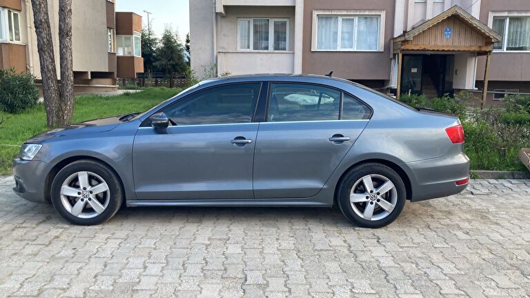 VOLKSWAGEN JETTA
