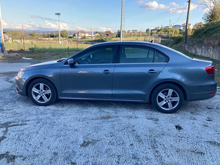 VOLKSWAGEN JETTA