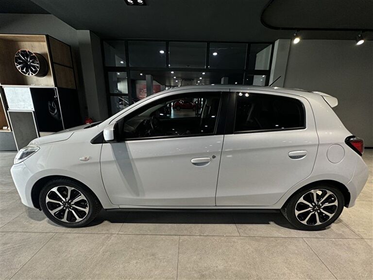 MITSUBISHI SPACE STAR