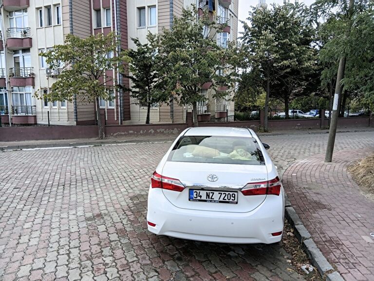 TOYOTA COROLLA