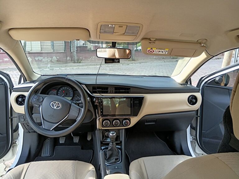 TOYOTA COROLLA