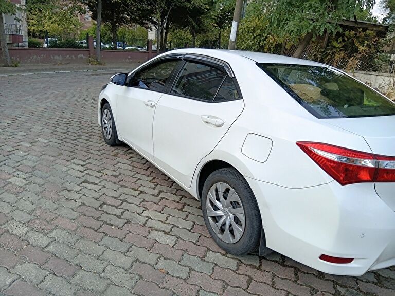 TOYOTA COROLLA