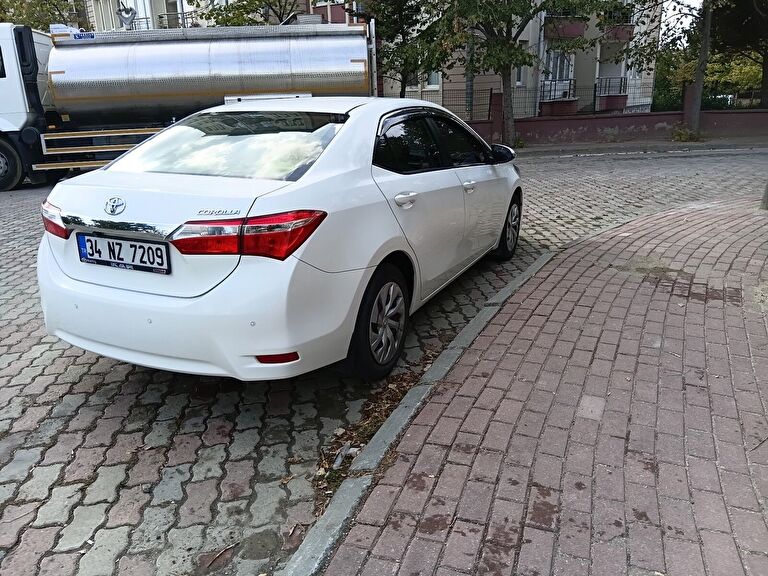 TOYOTA COROLLA