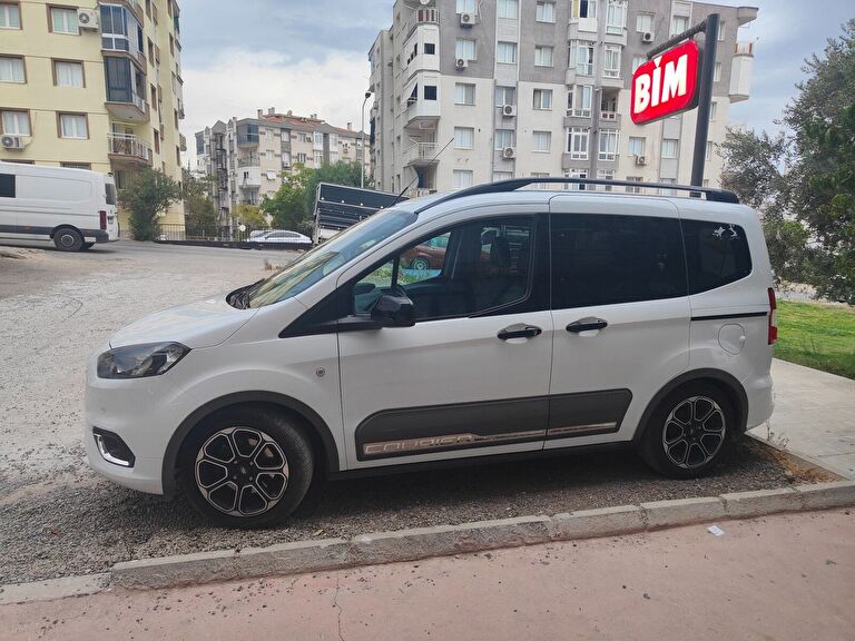 FORD TOURNEO COURIER