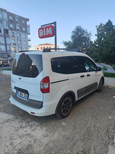 FORD TOURNEO COURIER