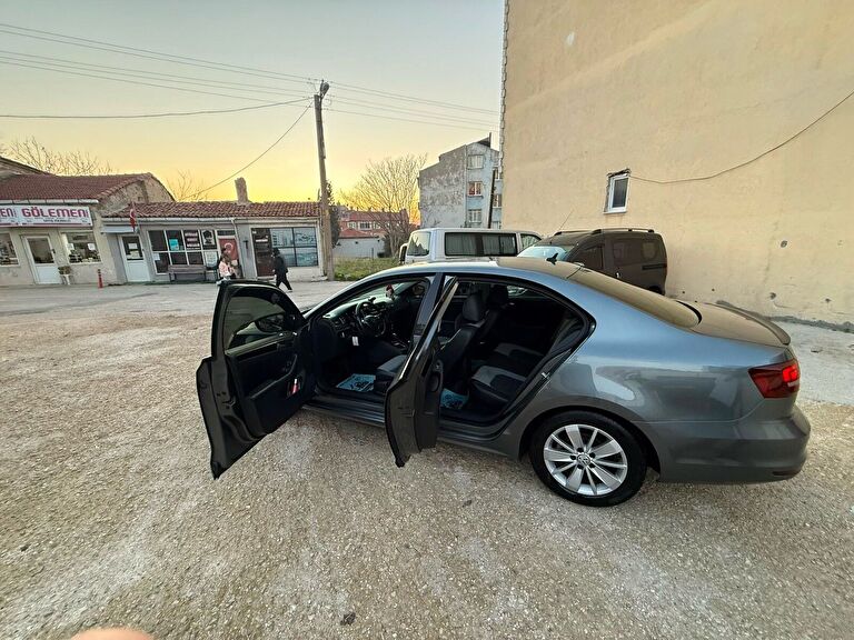 VOLKSWAGEN JETTA