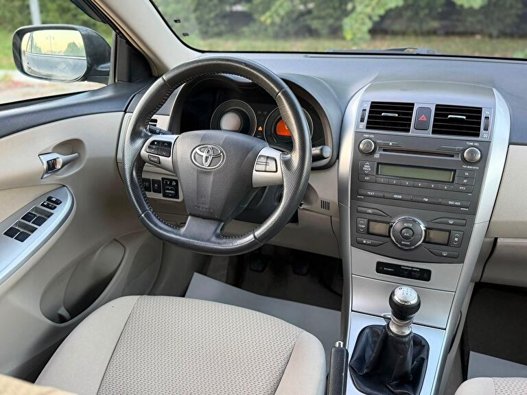 TOYOTA COROLLA