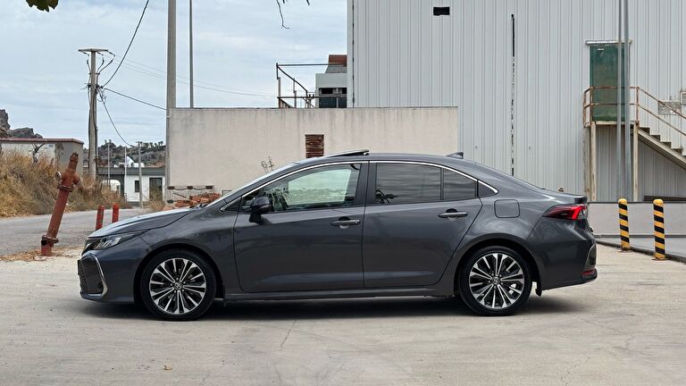 TOYOTA COROLLA