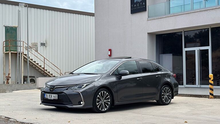 TOYOTA COROLLA