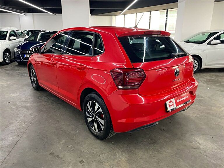 VOLKSWAGEN POLO