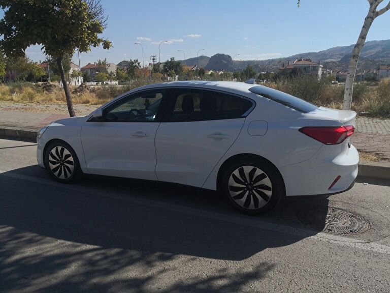 FORD FOCUS