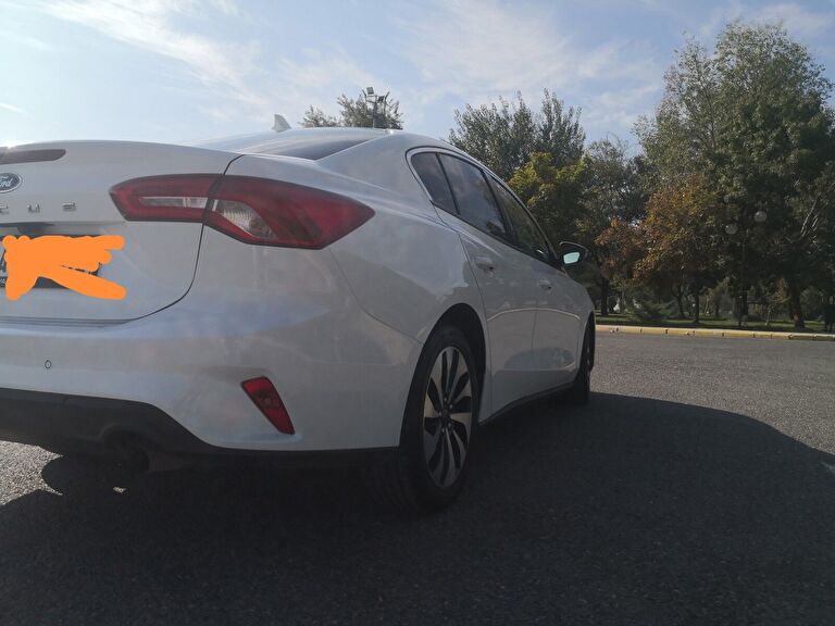 FORD FOCUS
