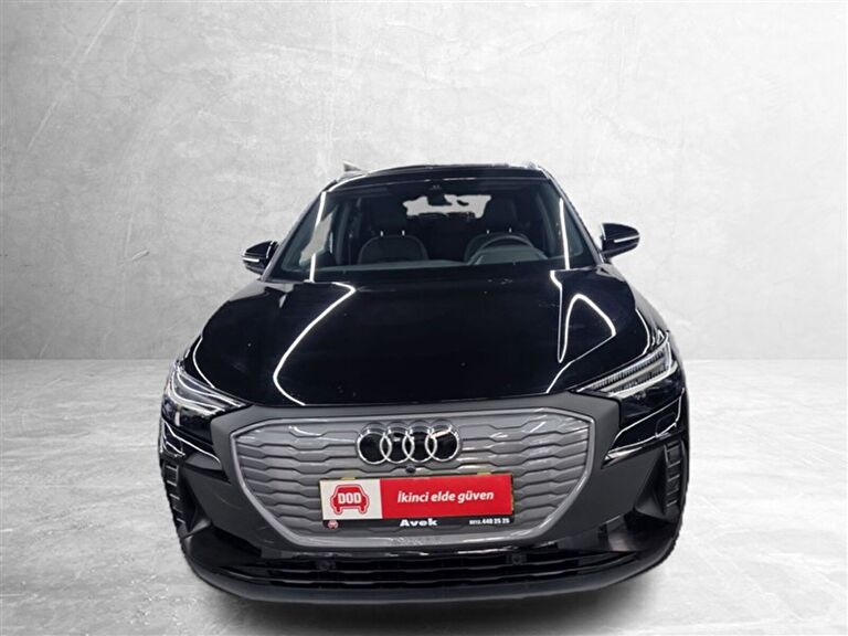 AUDI Q4