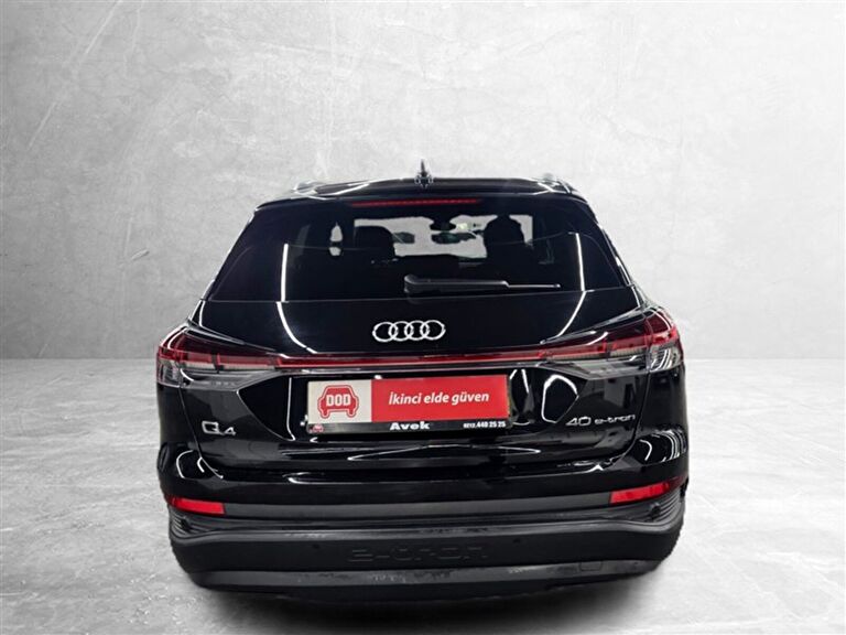 AUDI Q4