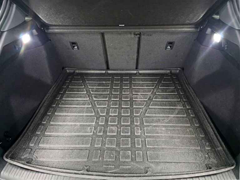 AUDI Q4