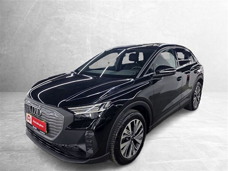 AUDI Q4