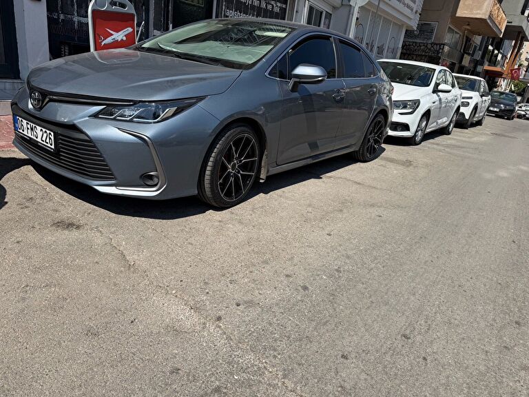 TOYOTA COROLLA