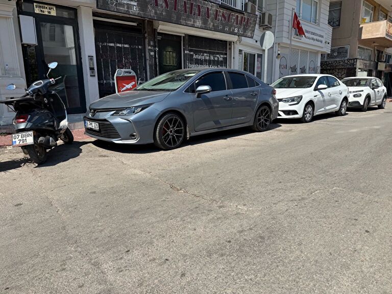TOYOTA COROLLA