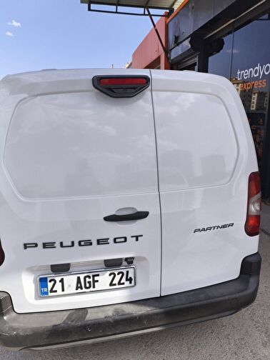 PEUGEOT PARTNER