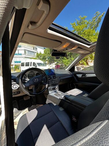 MERCEDES-BENZ C-SERISI
