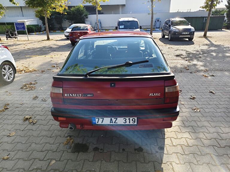 RENAULT R9
