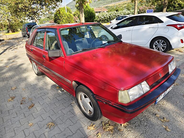 RENAULT R9