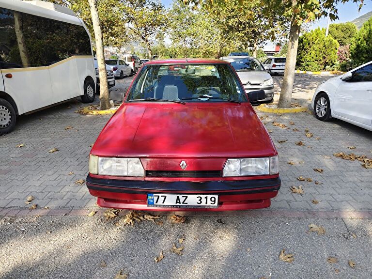RENAULT R9