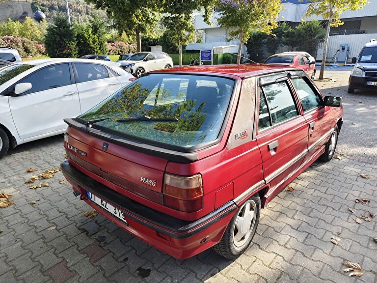 RENAULT R9