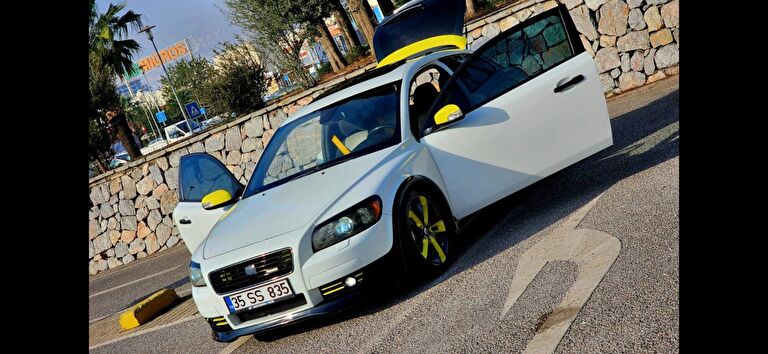 VOLVO C30