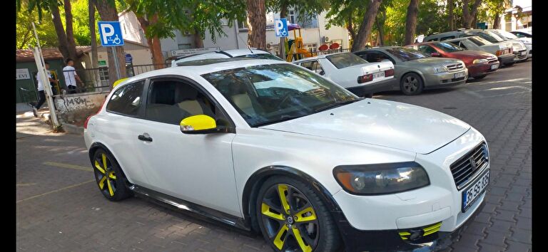 VOLVO C30