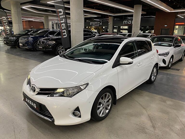 TOYOTA AURIS