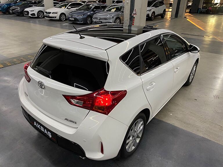 TOYOTA AURIS