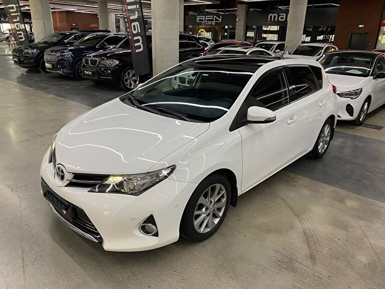 TOYOTA AURIS